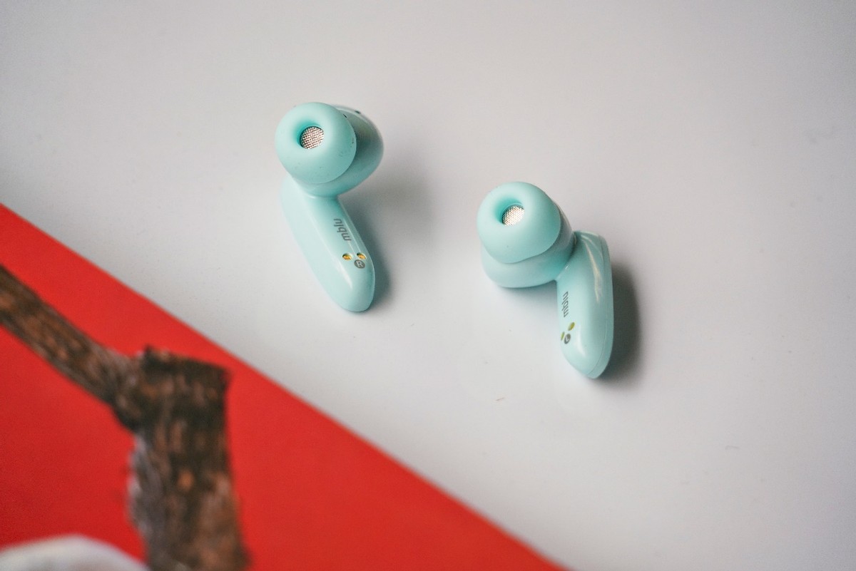 一眼万年：治愈系的颜值巅峰，魅蓝Blus+天青色耳机上手评测