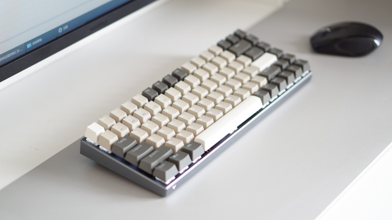 雷柏V700-8A，超高性价比的三模机械键盘