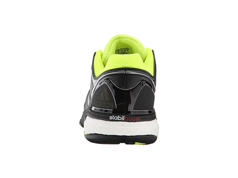 作为adidas最顶端的手球鞋，使用了全掌Boost
