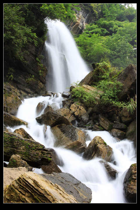 青城山响水洞图片