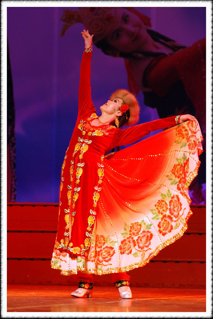 新疆舞姿势图片图片