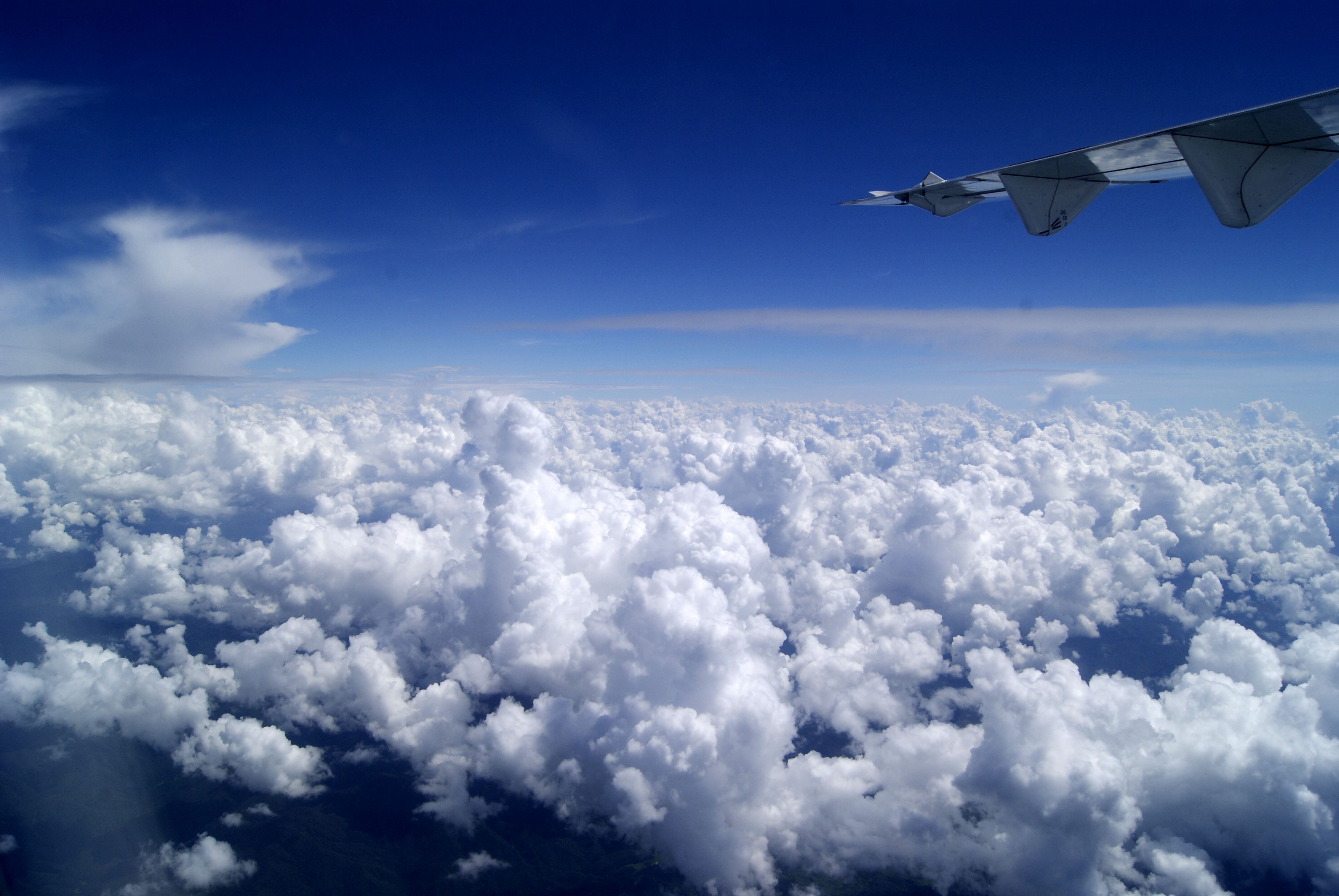 【老挝上空看云海摄影图片】飞机上风光摄影
