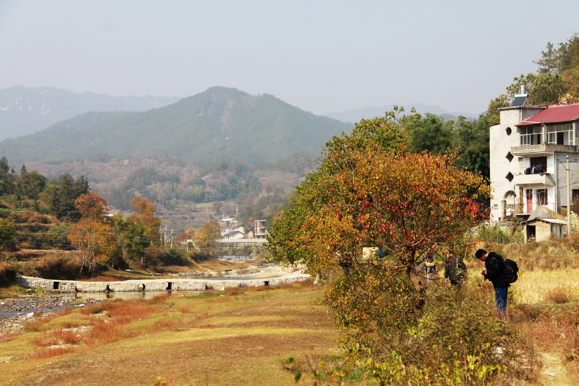 2010金秋岳西行-白帽的河滩!