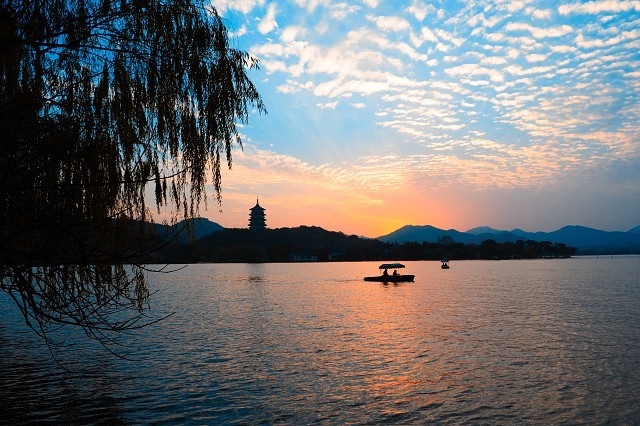 夕阳雷峰塔