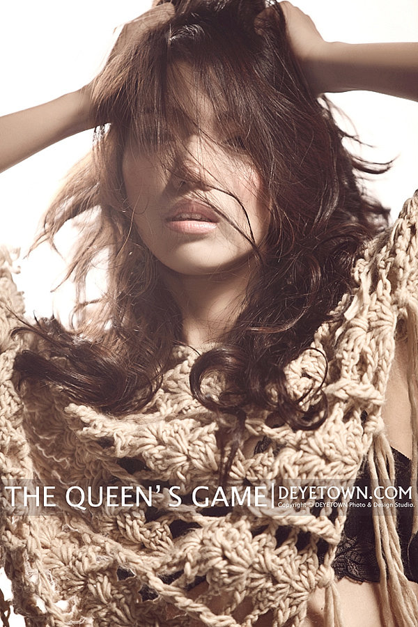 -THE QUEENS GAME-