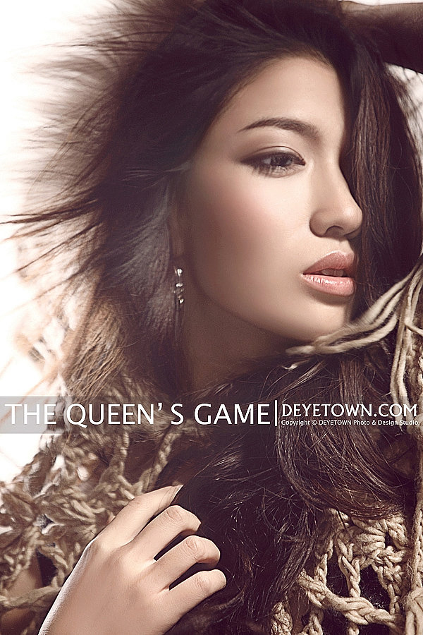 -THE QUEENS GAME-