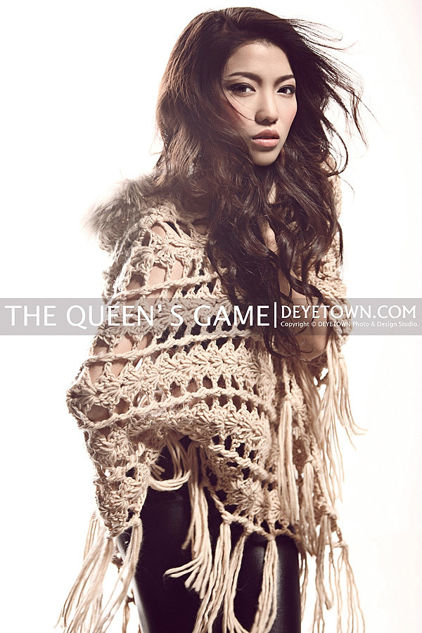 -THE QUEENS GAME-