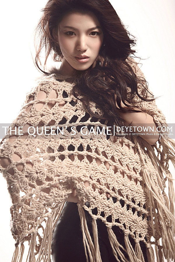 -THE QUEENS GAME-