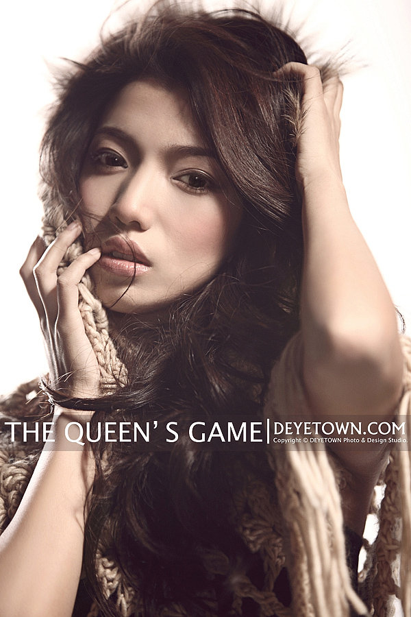 -THE QUEENS GAME-