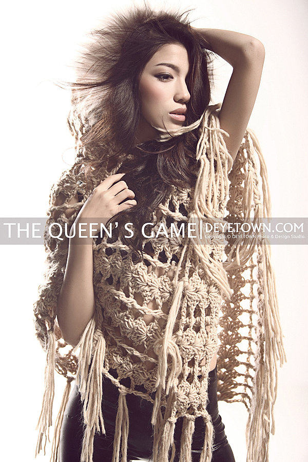 -THE QUEENS GAME-