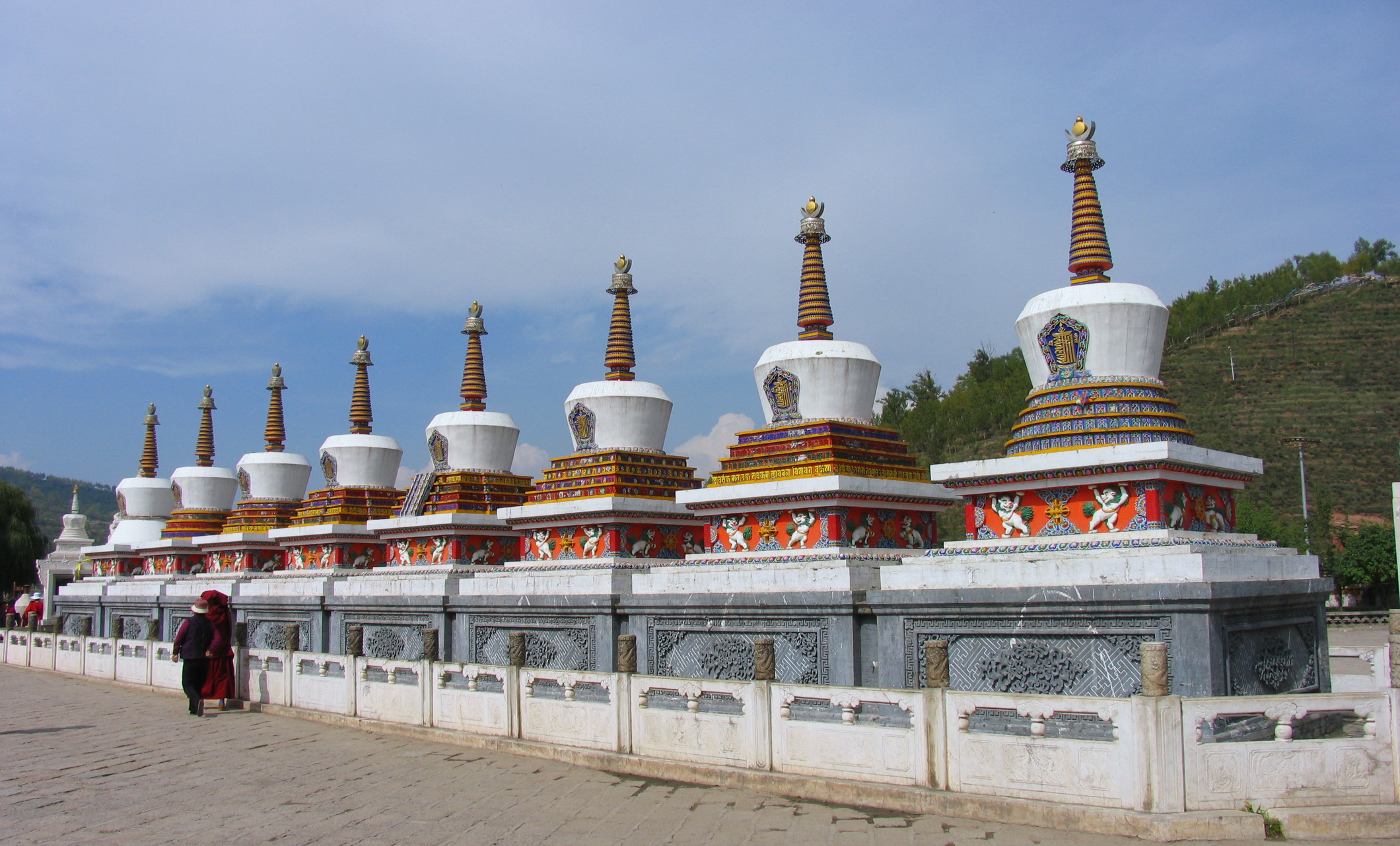 先有塔后有寺，带你走进藏传佛教圣地塔尔寺__凤凰网