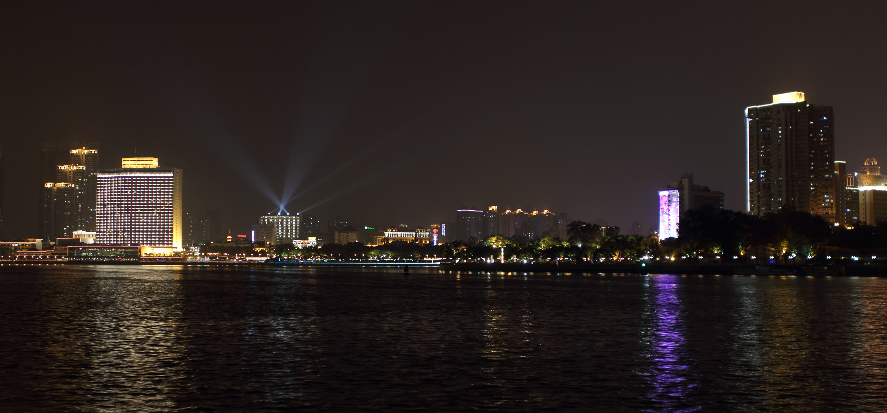 广州白云湖夜景图片