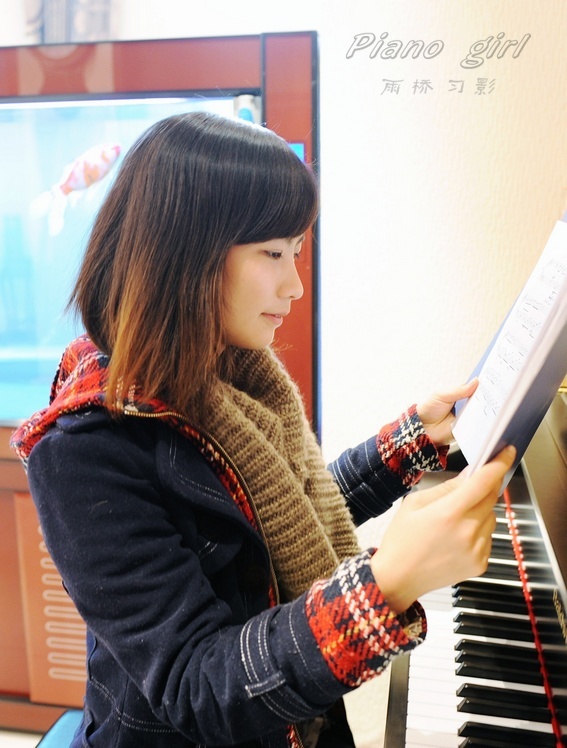 piano girl