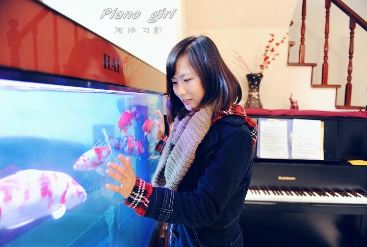 piano girl