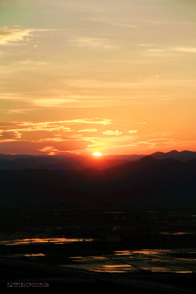 夏日傍晚的夕阳图片图片