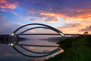 夕阳映照南宁桥