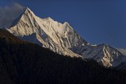 藏区的雪山