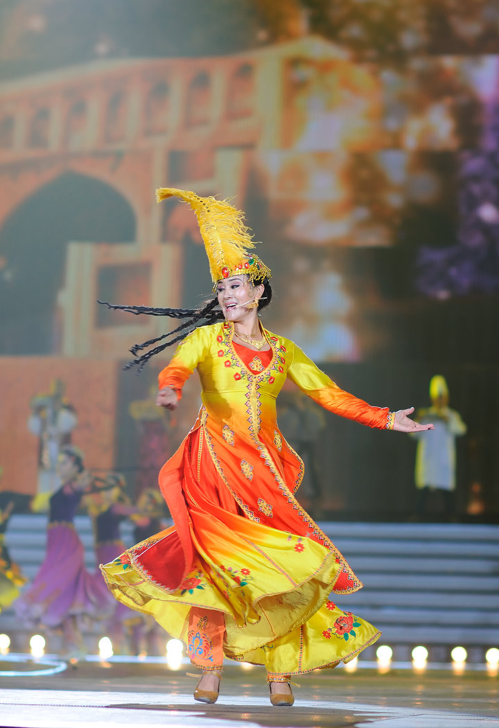 新疆舞结束造型图片图片