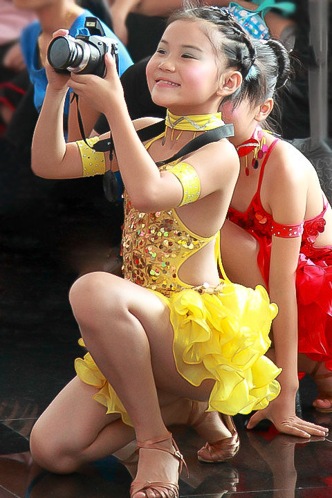 跳拉丁舞的小女孩赤身图片