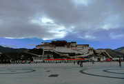 走进西藏（2） — 布达拉宫广场