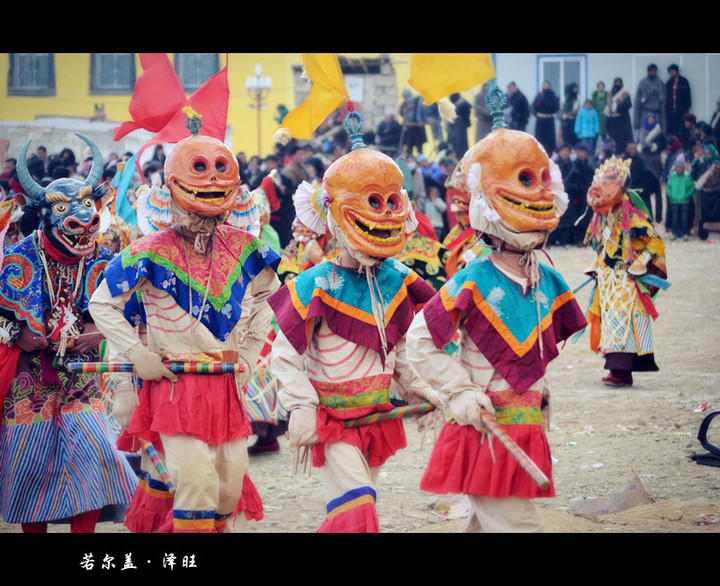 达扎·阿旺松绕图片