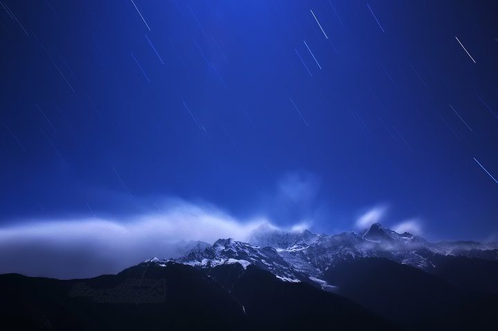 月照银山—夜拍梅里雪山