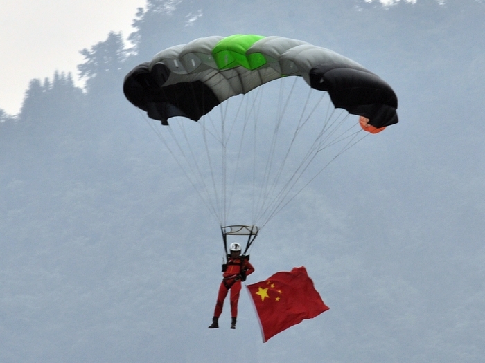 【矮寨大桥低空跳伞摄影图片】湘西吉首矮寨镇纪实摄影