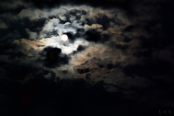 最美云中月图片图片
