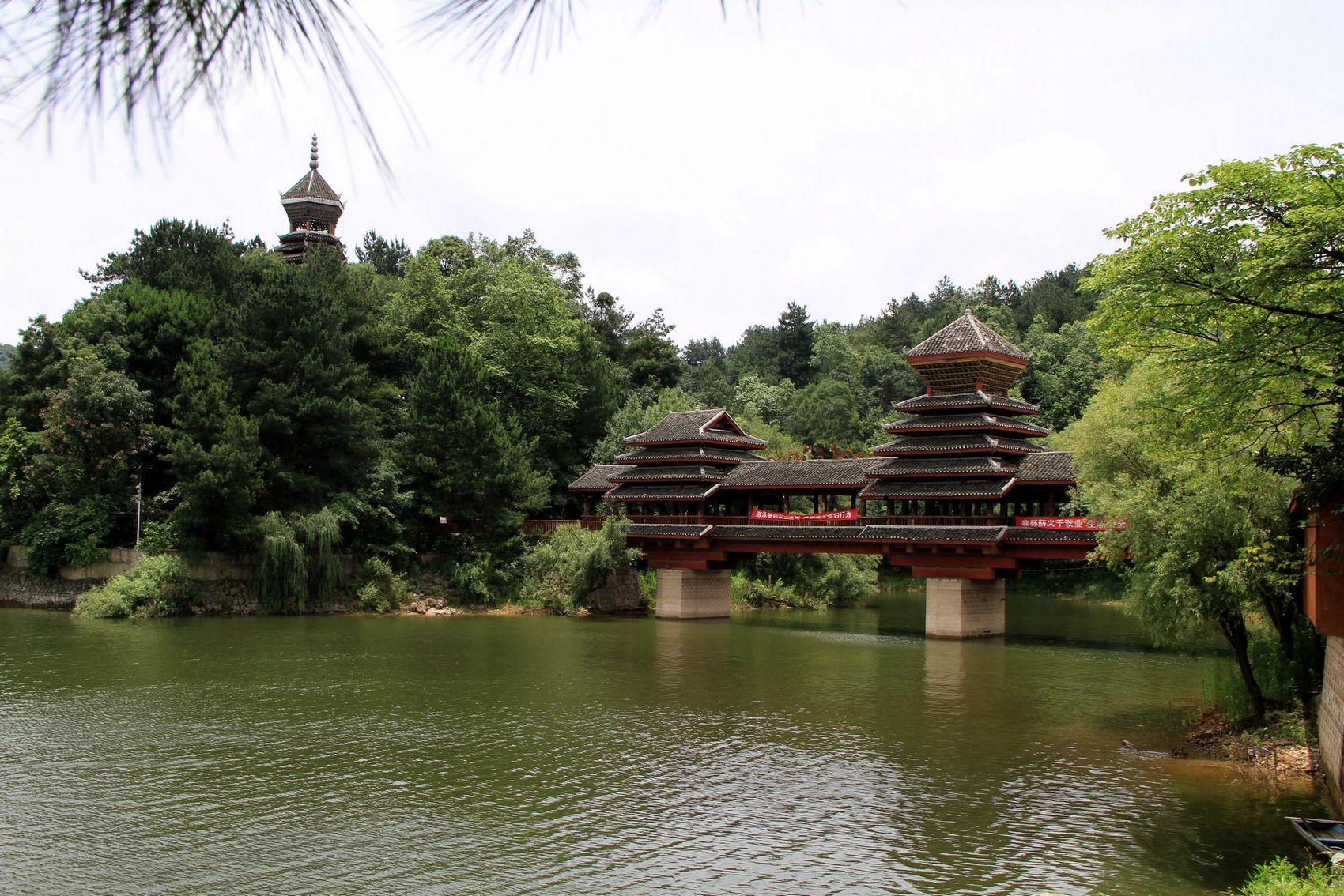 【貴陽侗寨的花橋和鼓樓攝影圖片】貴陽紅楓湖風光旅遊攝影_太平洋