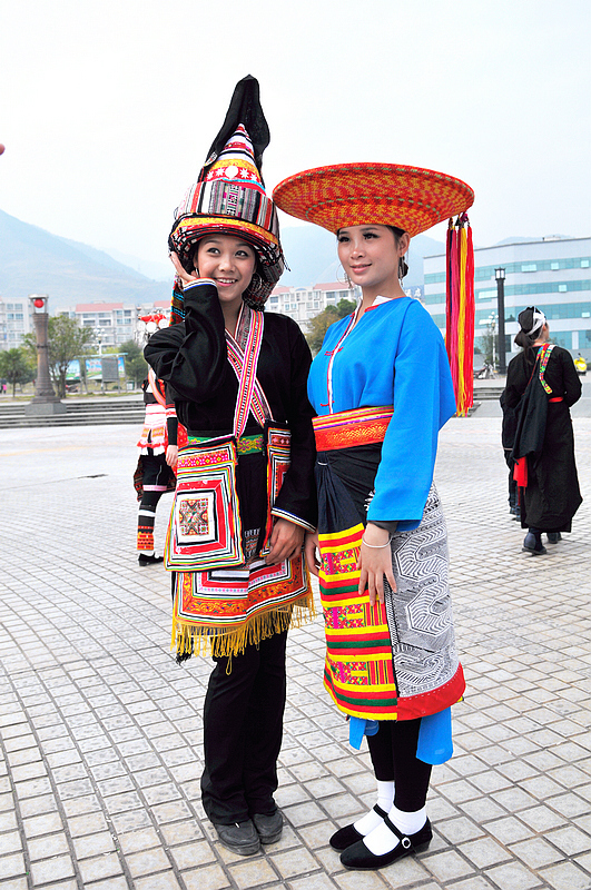 瑶族女性服饰图片