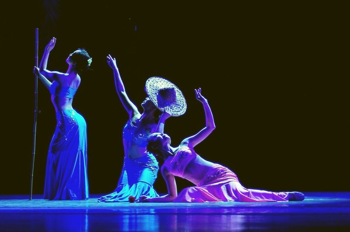 三人舞蹈造型现代舞图片
