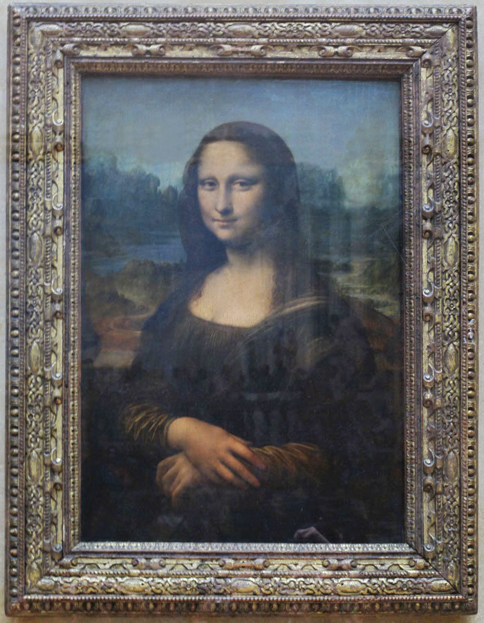 ¬ Louvre Museum