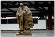苏州火车站里的石雕