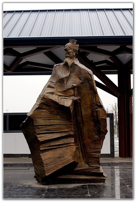 苏州火车站雕像图片