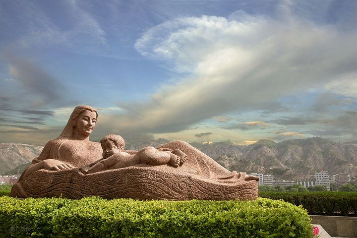 青铜峡黄河母亲雕塑图片