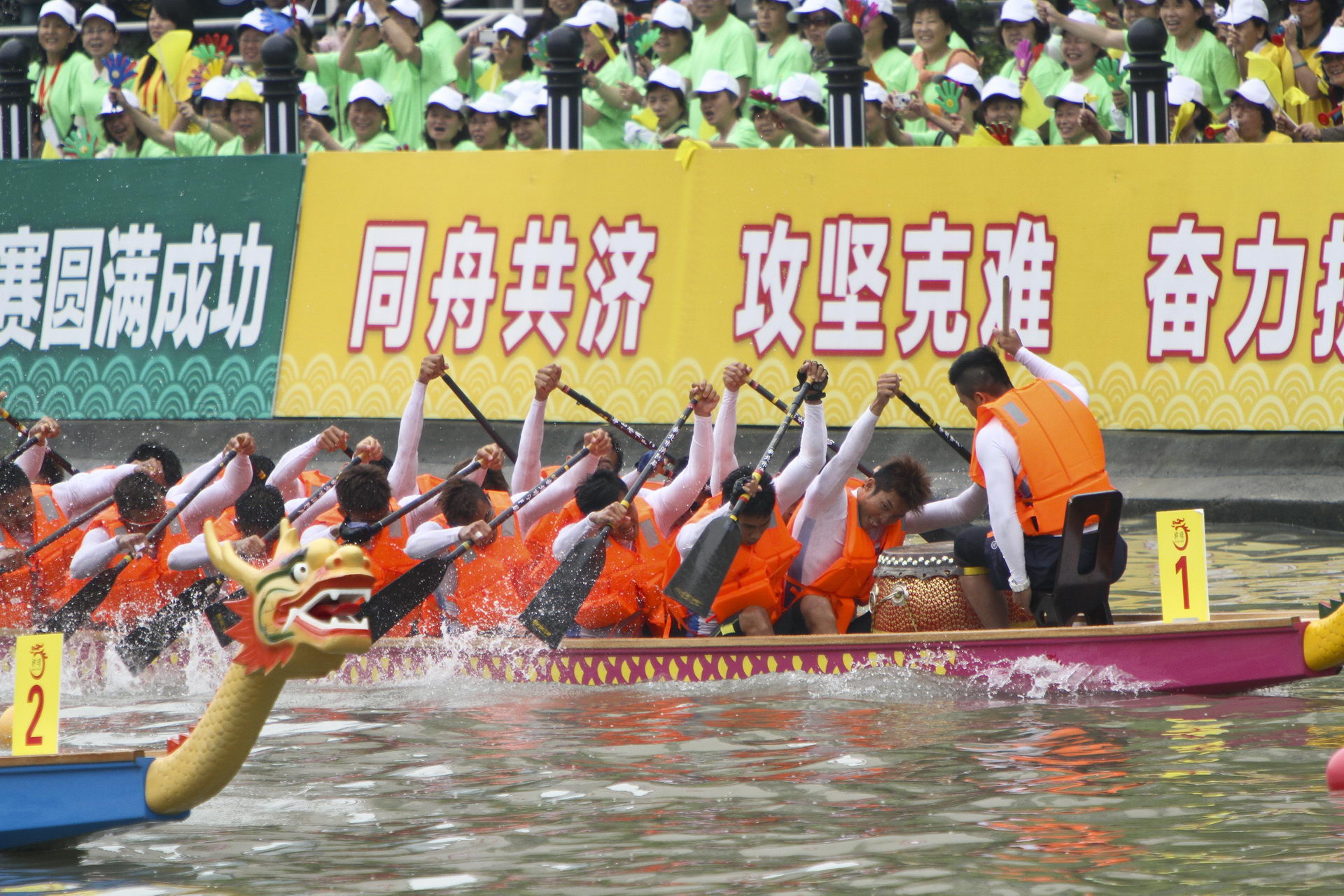 广东龙舟队分获男女子组冠军！上海苏州河城市龙舟国际邀请赛收官