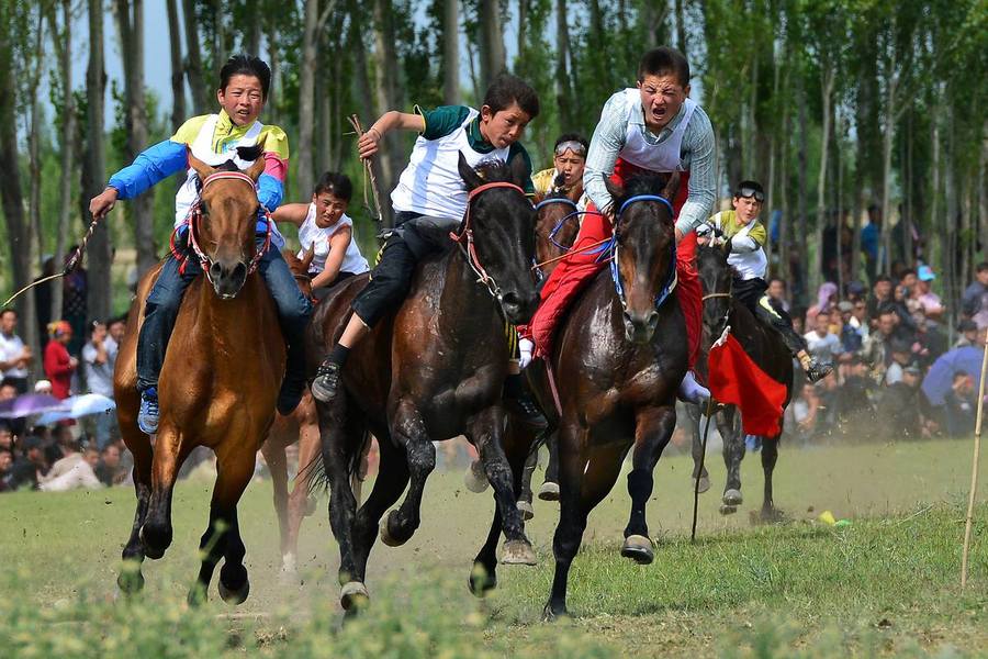 新疆民间赛马会 骑手狂飙疾驰