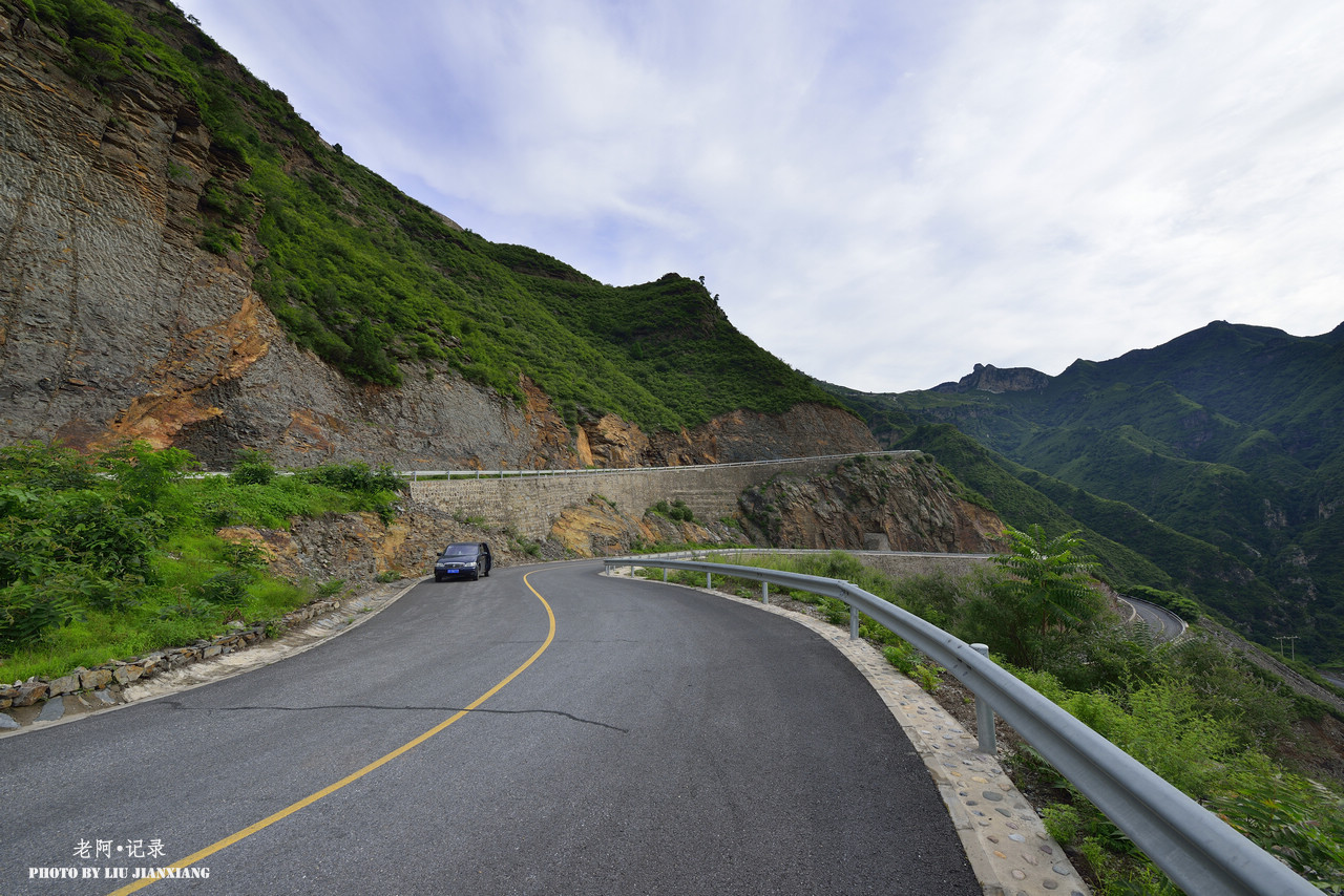 房山十渡六石路,弯弯曲曲十八盘