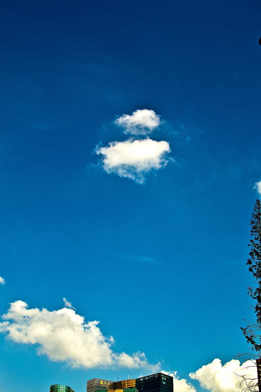 蓝蓝的天上白云朵朵——尼康d3100拍摄!