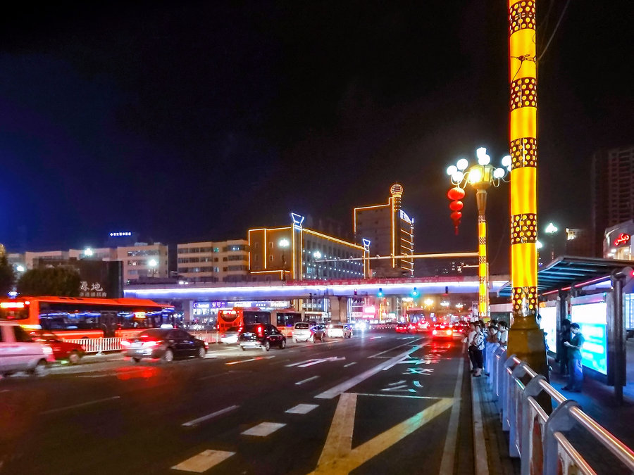 乌鲁木齐夜景 街拍图片
