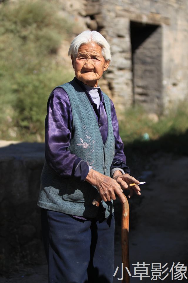 江苏:每10万人中有57位百岁老人 60岁老年人口占1599% 第 1 幅