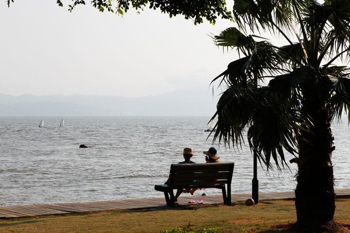 海邊浪漫情侶 (共 8 p)