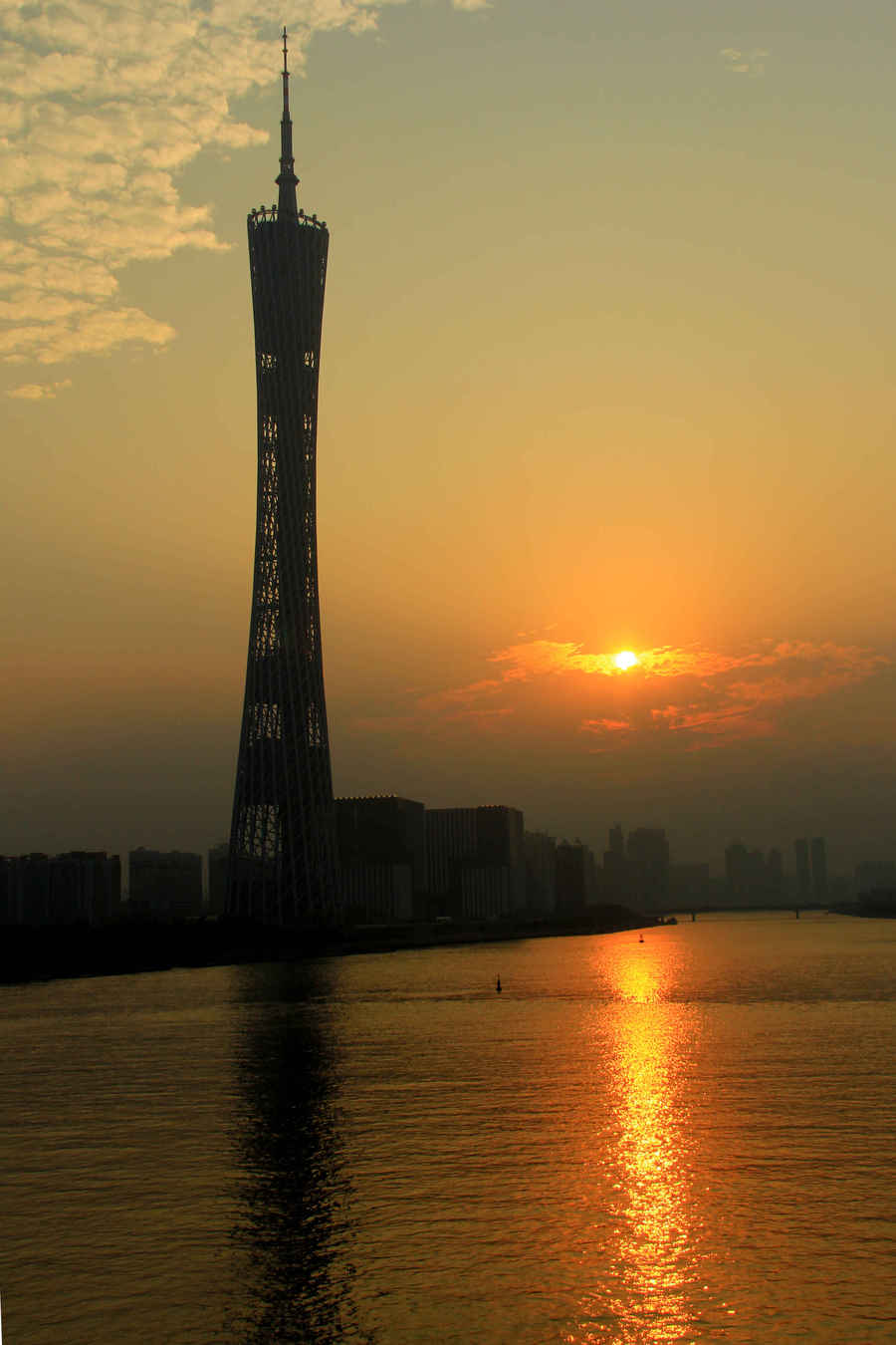 广州珠江看夕阳
