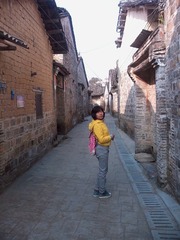我与女儿徒步到达柳州柳城古砦乡么佬族古村落滩头村