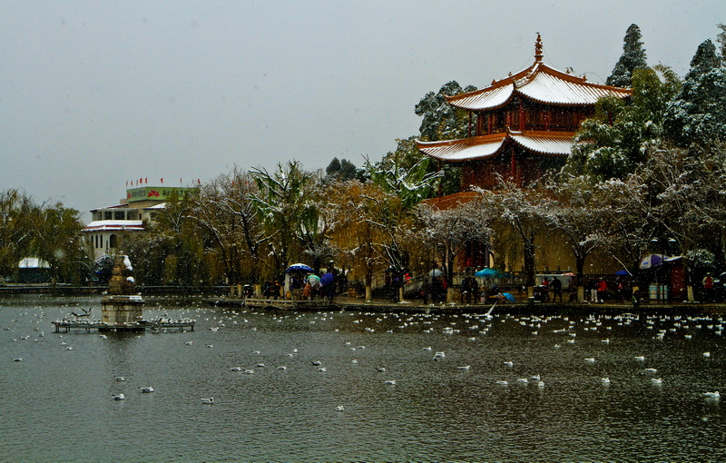 《大觀樓》半日雪景