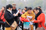 欢乐岛里，百人拍龙灯花絮！