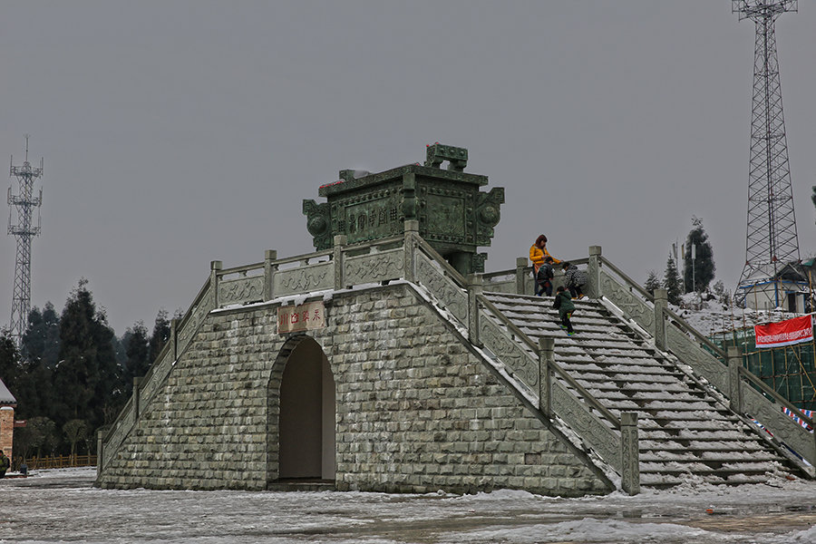 钟鼎寺的雪(共 22 p)