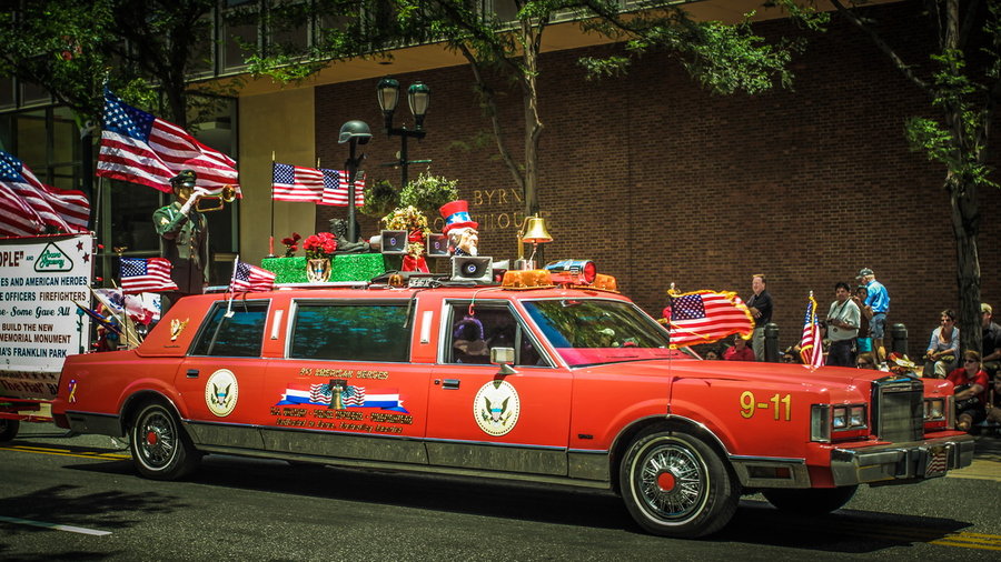 2009 July 4th Parade in Historic Philadelphia ()