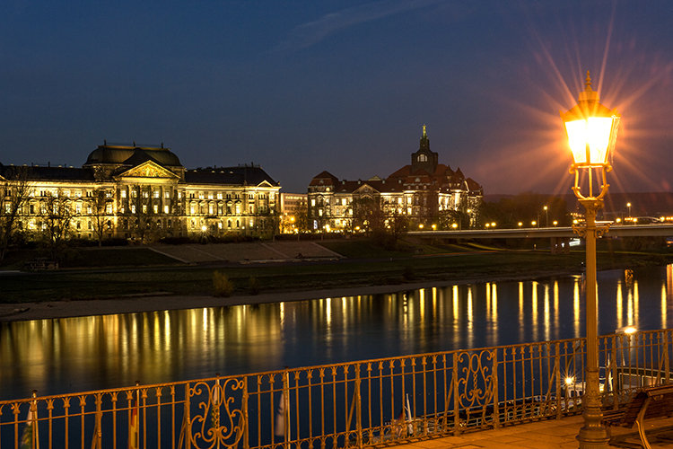 德累斯顿之夜图片
