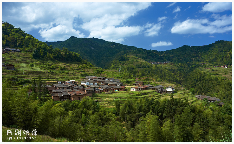 初访深坑村